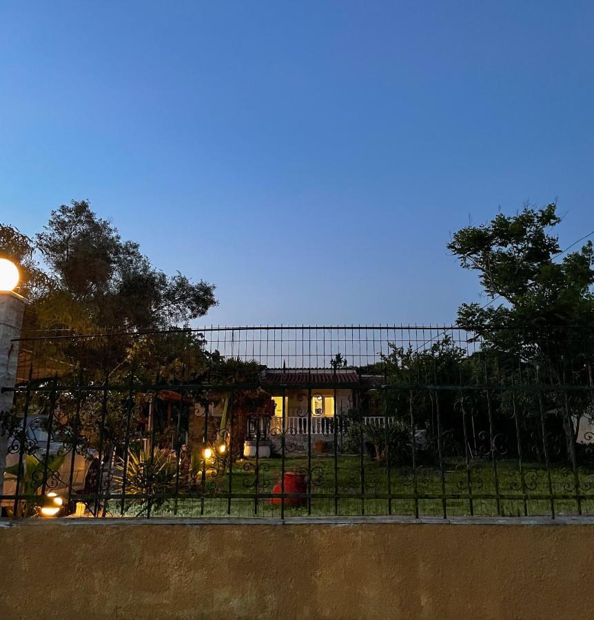 Casa Lia-Beach Front Villa Nea Kallikrateia Exterior foto